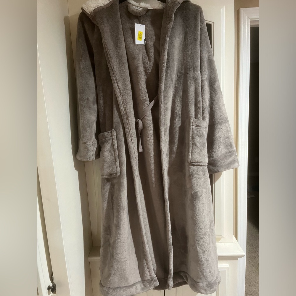 L.L. Bean Women's Wicked Plush Robe Size Medium NWT